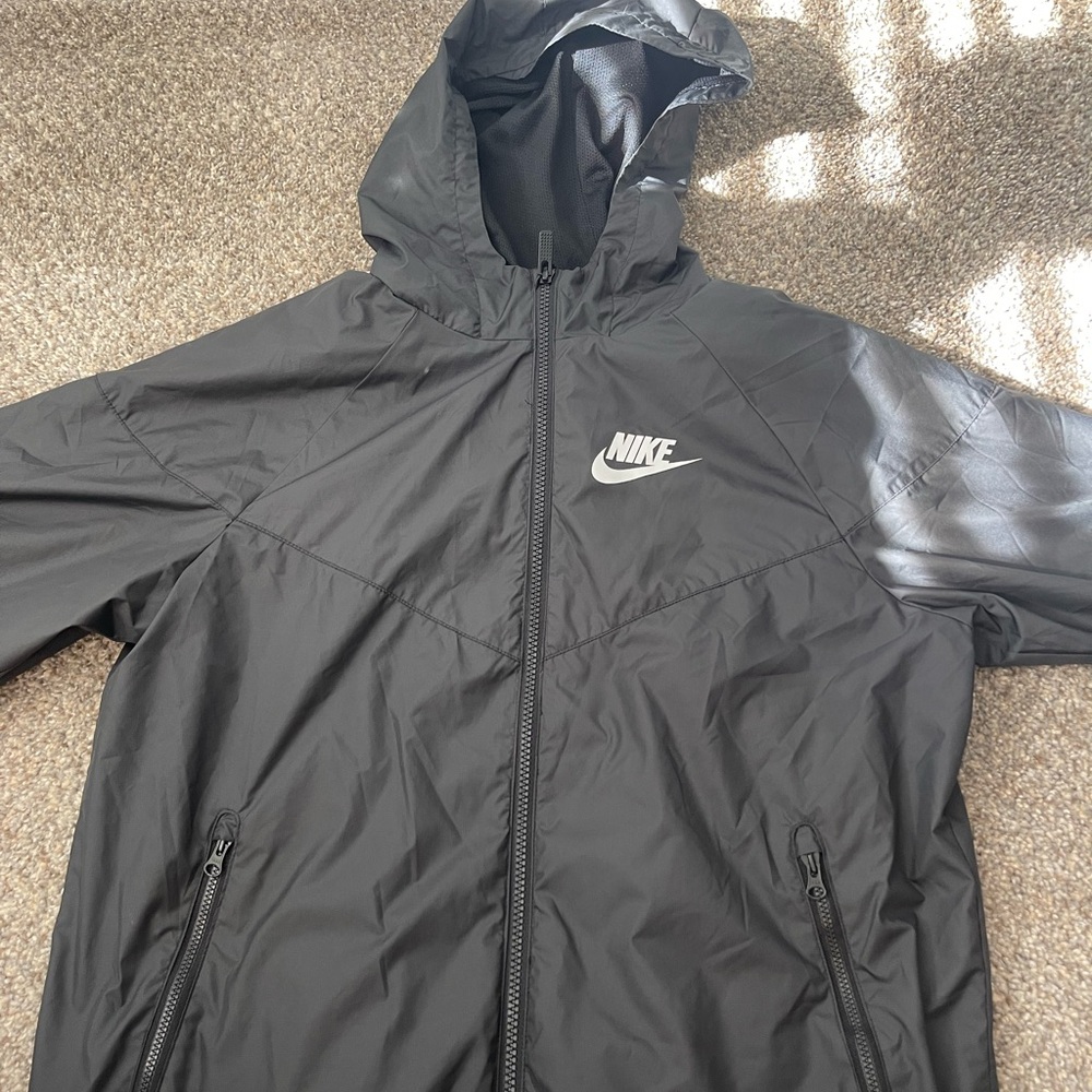 Nike Men’s Sportswear Windbreaker